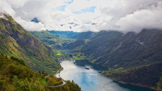 Norweskie fiordy - widok Geiranger